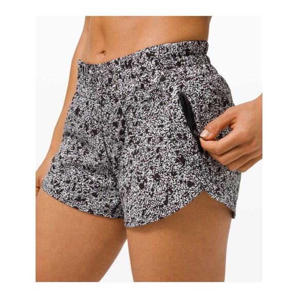 lululemon athletica Pants - Lululemon tracker shorts black patterned 4